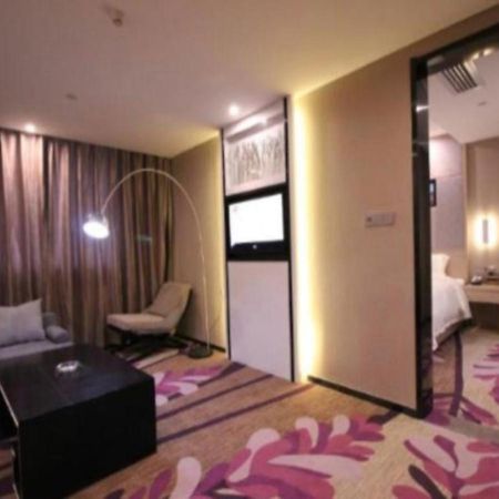 Lavande Hotel Nanchang Ai XI Hu Subway East Station Branch Екстер'єр фото