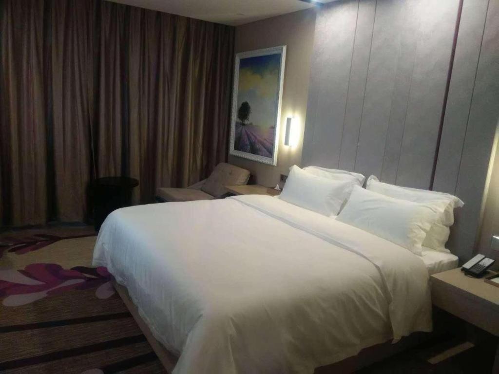 Lavande Hotel Nanchang Ai XI Hu Subway East Station Branch Екстер'єр фото
