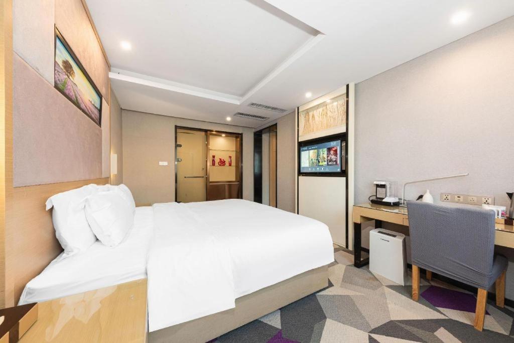 Lavande Hotel Nanchang Ai XI Hu Subway East Station Branch Екстер'єр фото